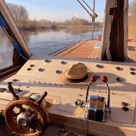 River Yacht Age Of Aquarius Hotel *