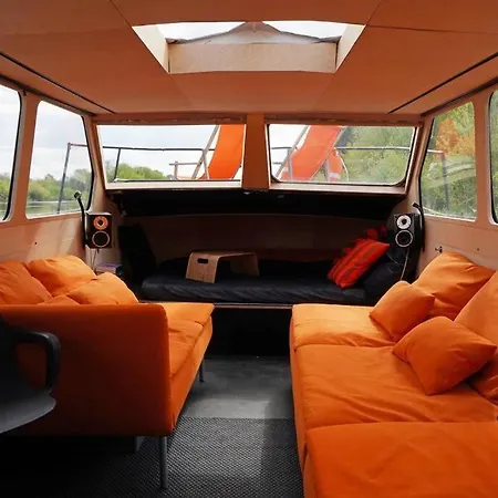 River Yacht Age Of Aquarius Hotel
